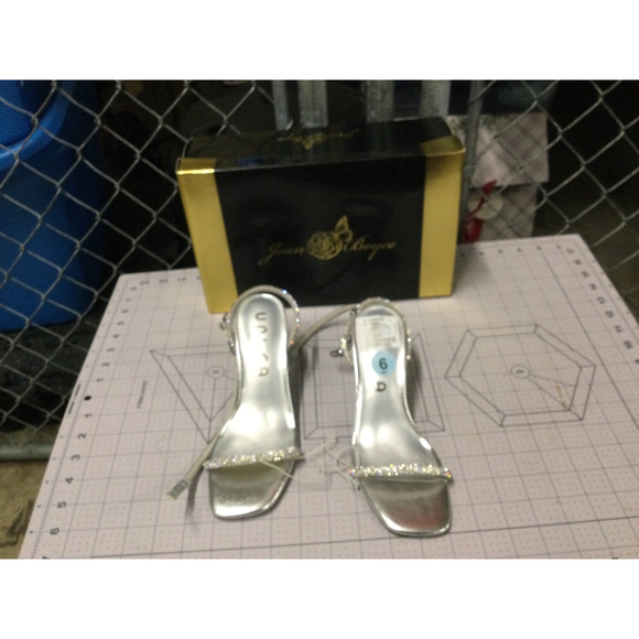 Women's Joan Boyce Silver Heels Size 6 - Picture 1 of 3